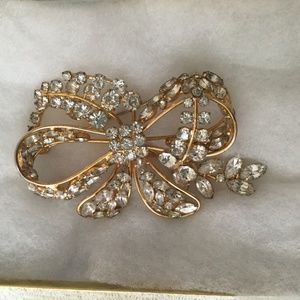 Vintage bow brooch